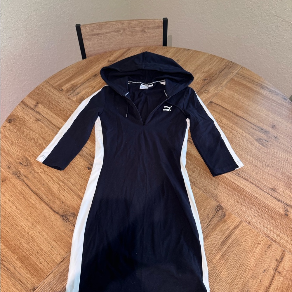 Puma Black and White Sheath Dress with V-Neck and 3/4 Sleeves